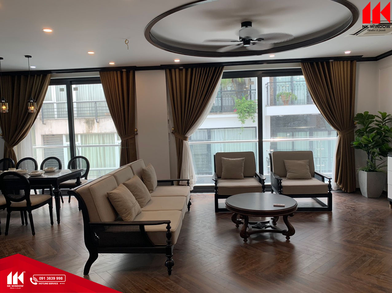 Cửa trượt 2 cánh nhôm SJC Chueco tại phòng khách